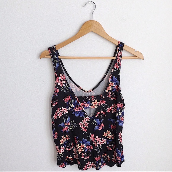 🌸4 for $10🌸 black pink floral v-neck flowy tank top - Picture 3 of 4